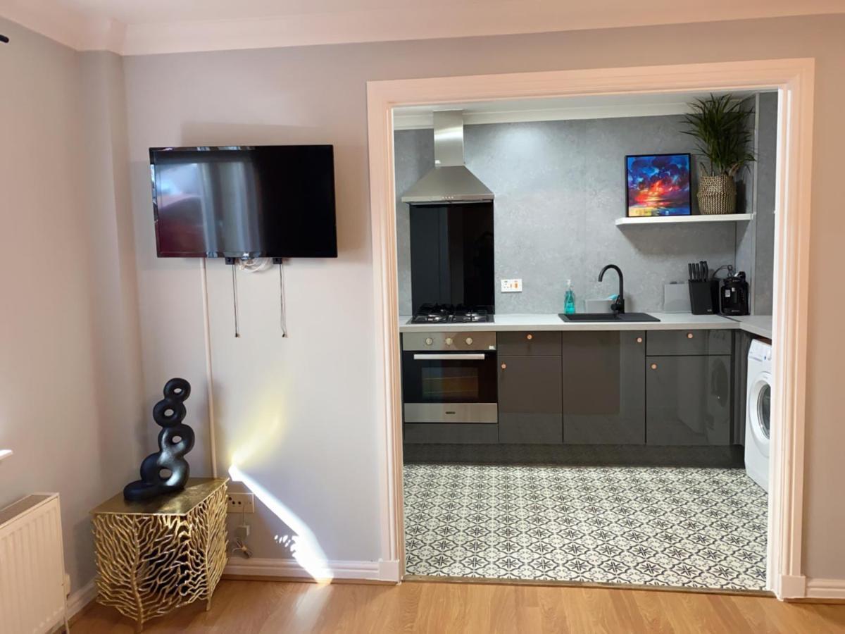 Private Main Door Lovely 2 Bedroom Apartment EDI Exterior foto