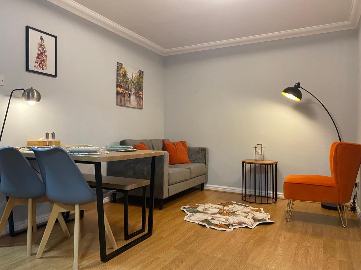 Private Main Door Lovely 2 Bedroom Apartment EDI Exterior foto