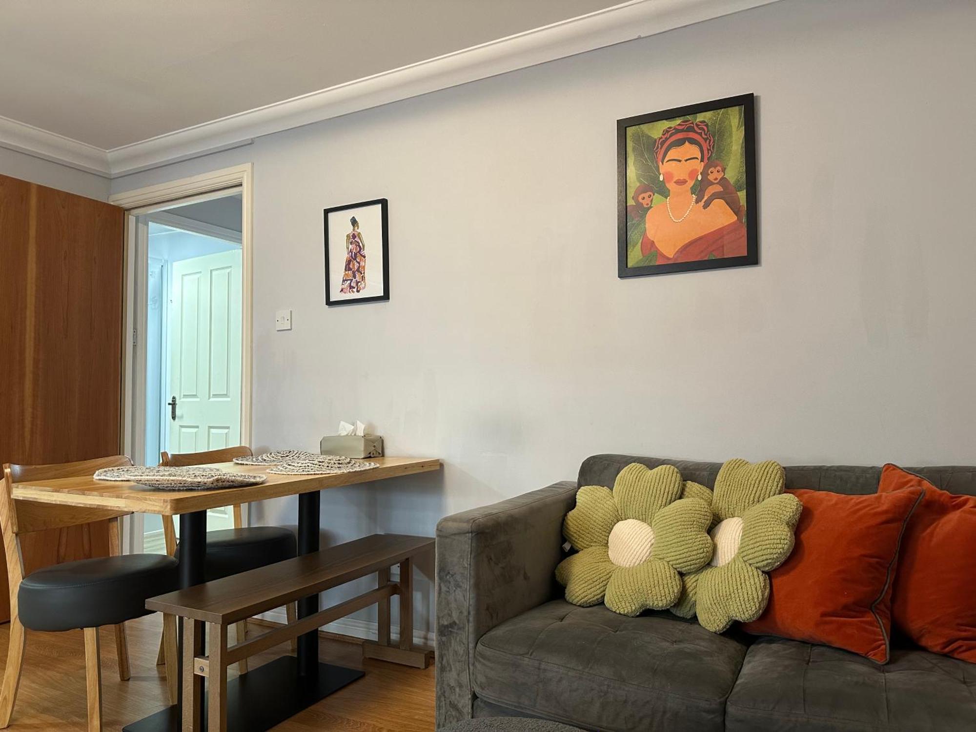 Private Main Door Lovely 2 Bedroom Apartment EDI Exterior foto
